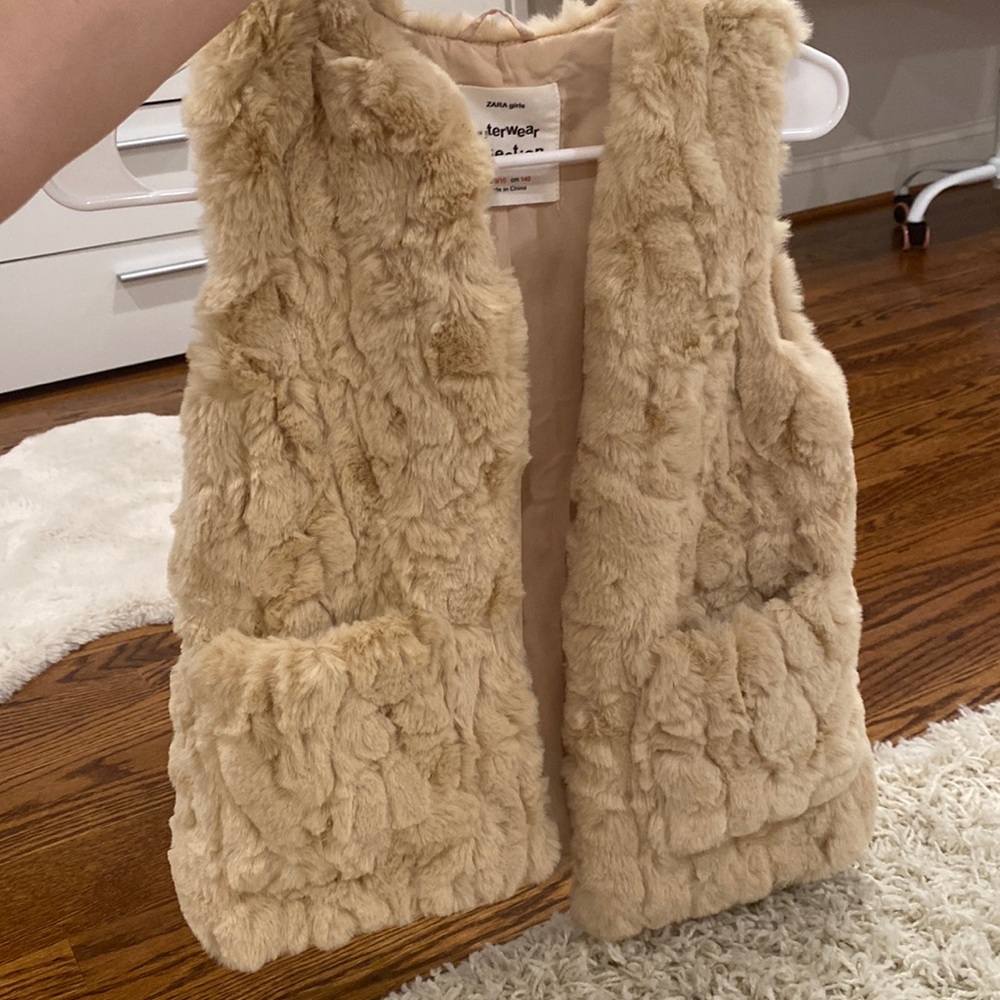 Zara girl cream color vest! Worn very few times!